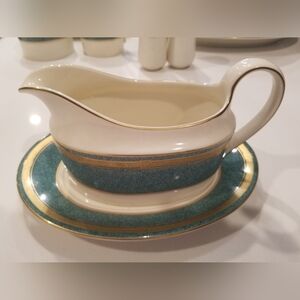 Oscar De La Renta Gravy Dish And Plate